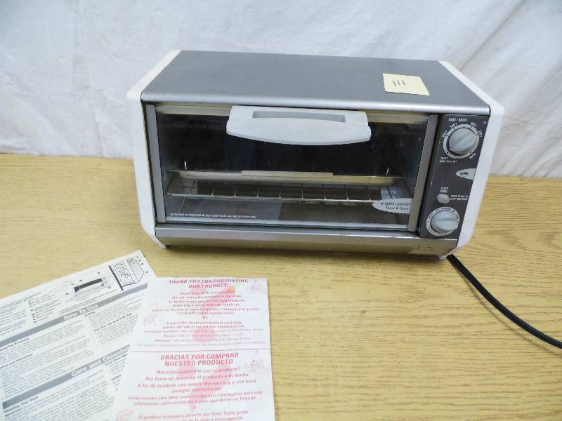 lot 111 image: Black & Decker Toaster Oven