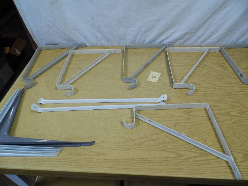 lot 115 image: Shelf Brackets