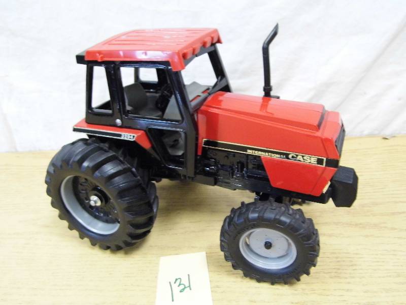 lot 131 image: International Tractor