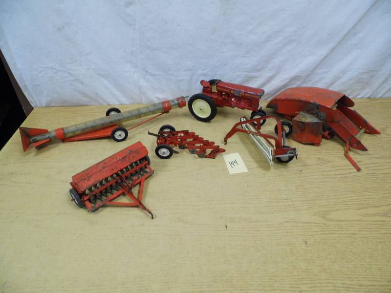 lot 144 image: International Tractor w Implements- TruScale