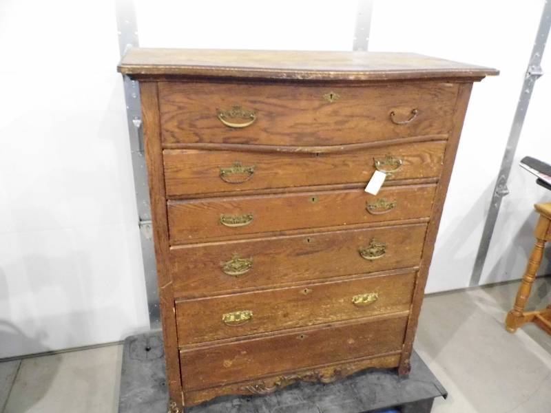 lot 153 image: Dresser