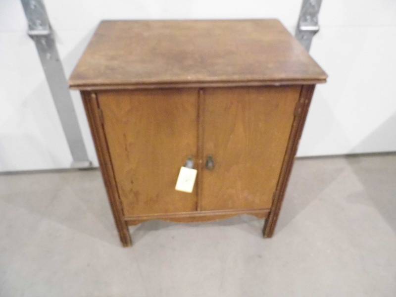 lot 160 image: Cabinet