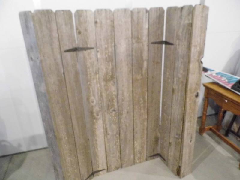 lot 162 image: Barnwood Display