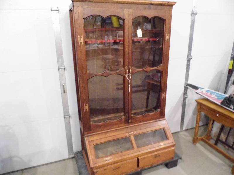 lot 163 image: Gun Cabinet