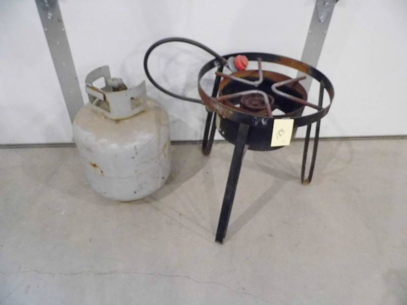 lot 183 image: Fryer Base w Propane Tank