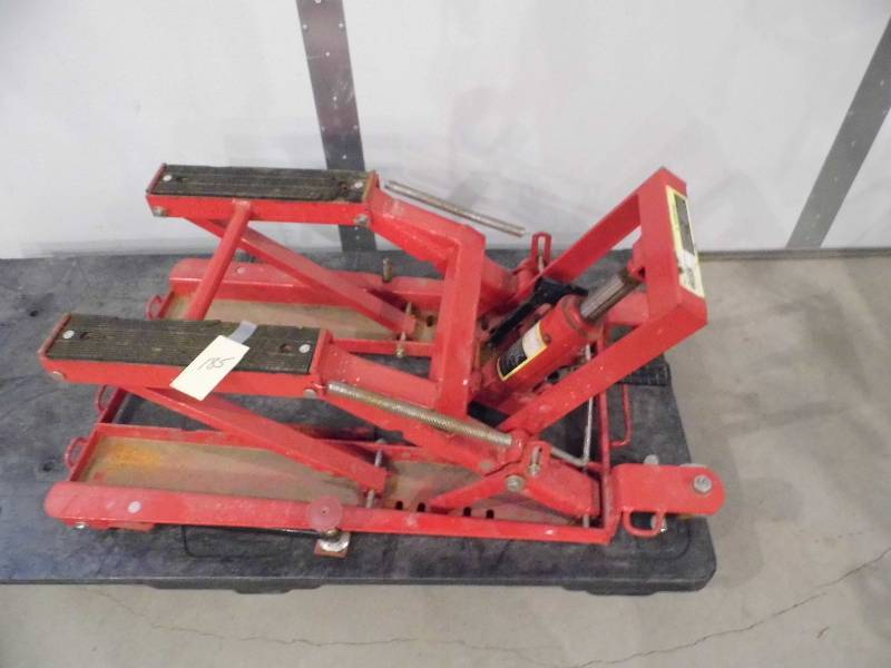 lot 185 image: Motorcycle  ATV Jack