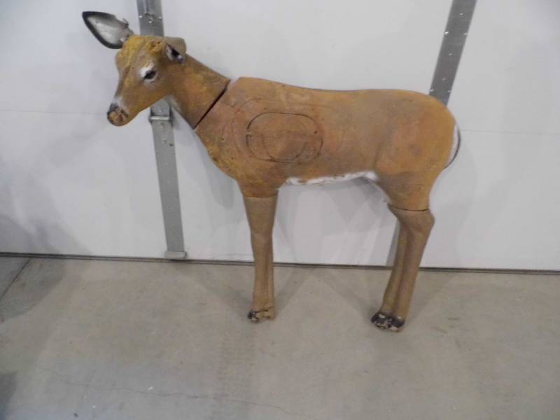 lot 201 image: Deer Target