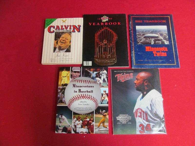 lot 12 image: Twins 5 book lot