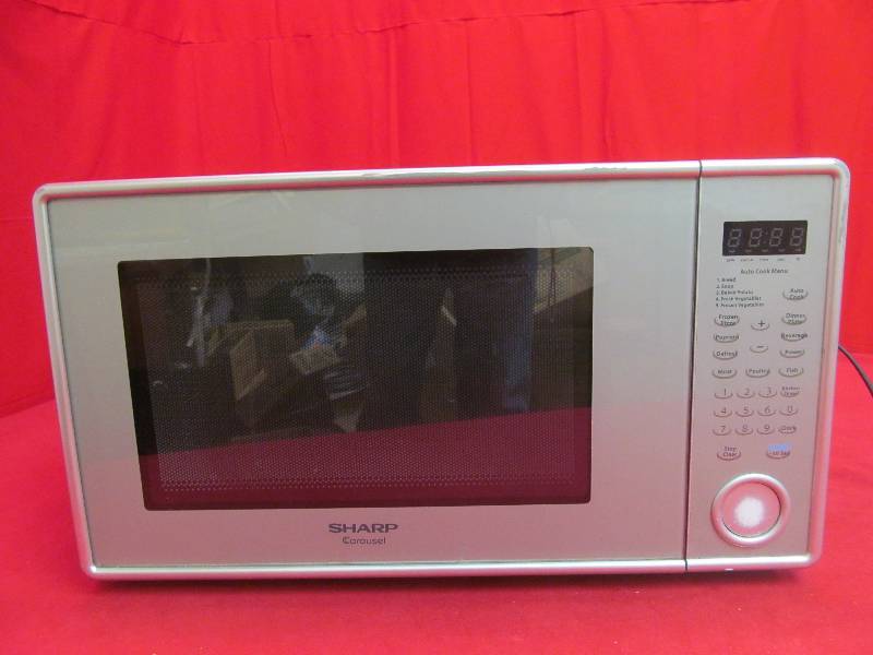 lot 19 image: Sharp Carousel microwave