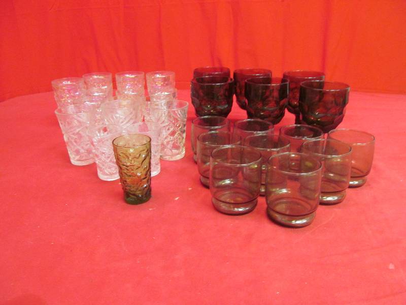 lot 117 image: vintage glassware