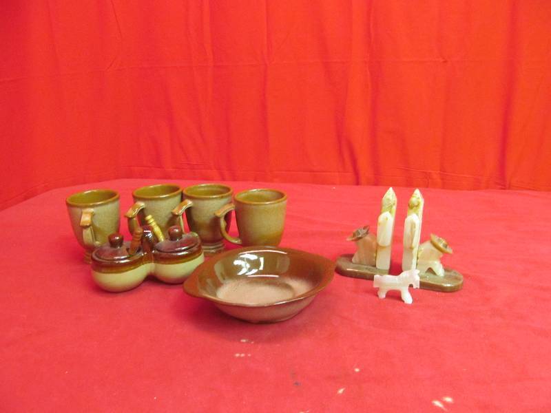 lot 118 image: Frankoma, alabaster bookends