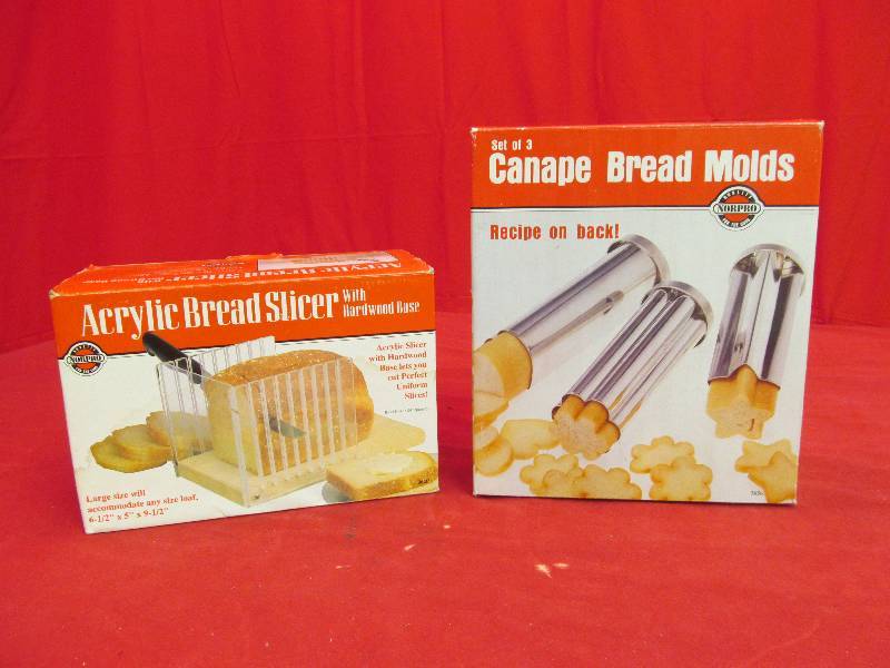 lot 124 image: Norpro canap bread molds, Norpro bread slicer
