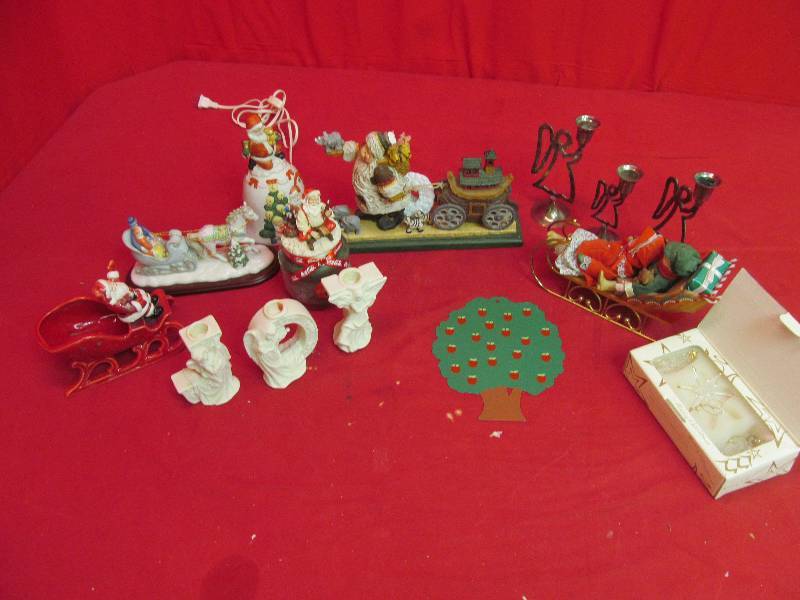 lot 129 image: holiday dcor