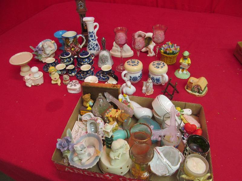 lot 130 image: keepsakes