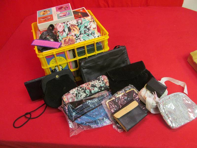 lot 140 image: greeting cards, handbags