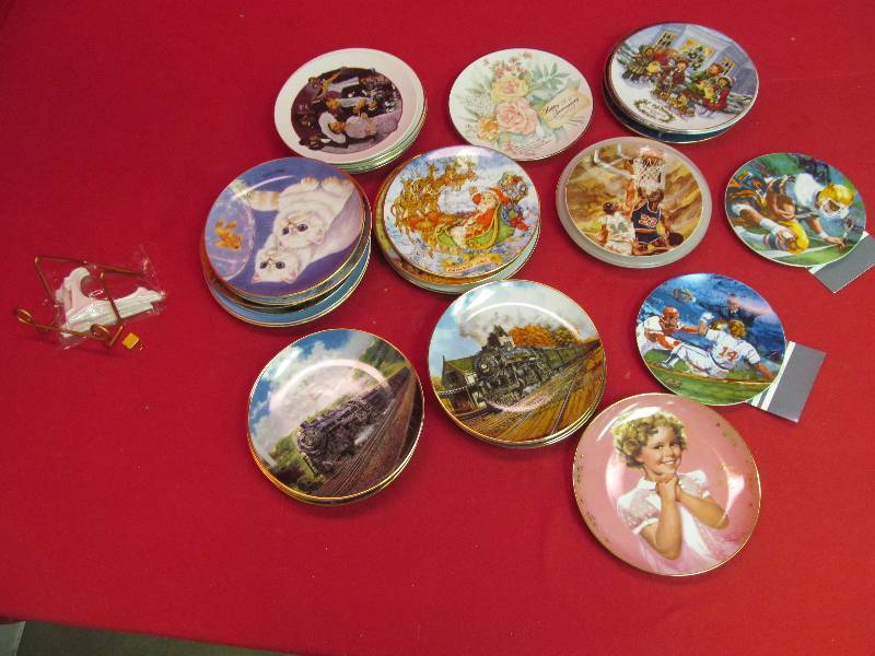 lot 141 image: decorator plates