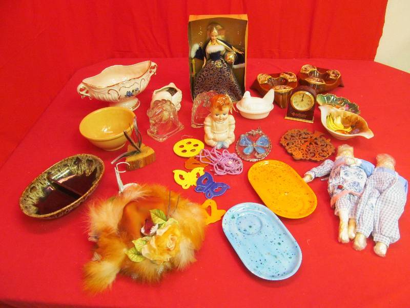 lot 143 image: vintage bowls, vintage planter, feather hat