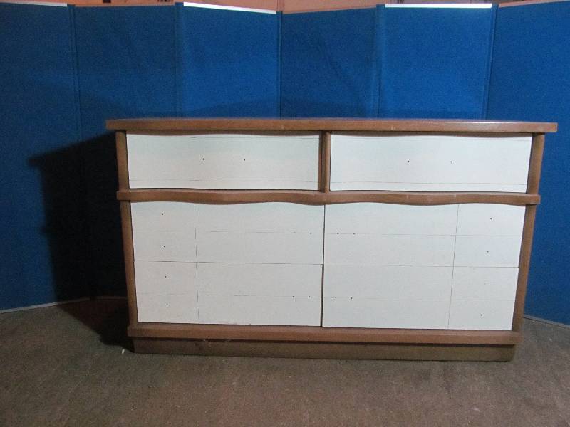 lot 27 image: vintage dresser