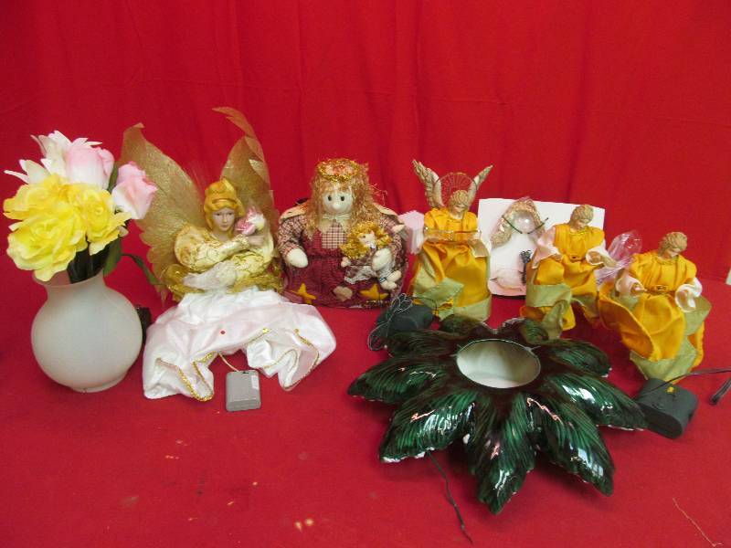 lot 33 image: holiday dcor