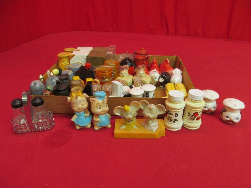 lot 43 image: rare vintage salt and pepper shakers