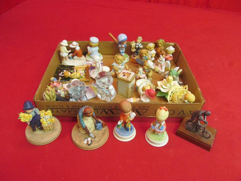 lot 51 image: figurines