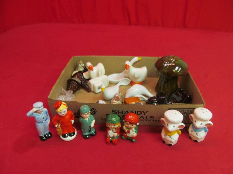 lot 52 image: vintage salt and pepper sets