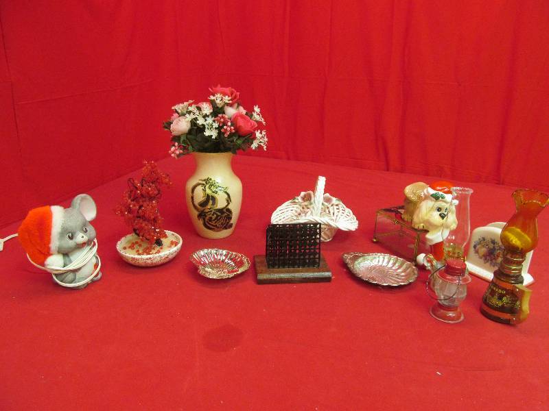 lot 57 image: lighted mouse mini oil lamps, porcelain baskets