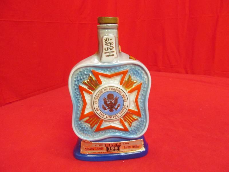 lot 67 image: Jim Beam anniversary decanter