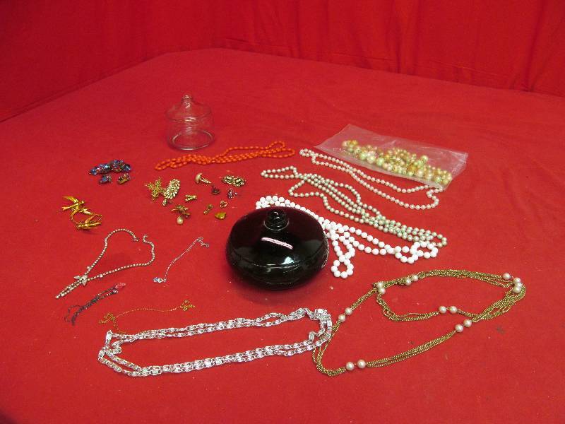 lot 158 image: jewelry
