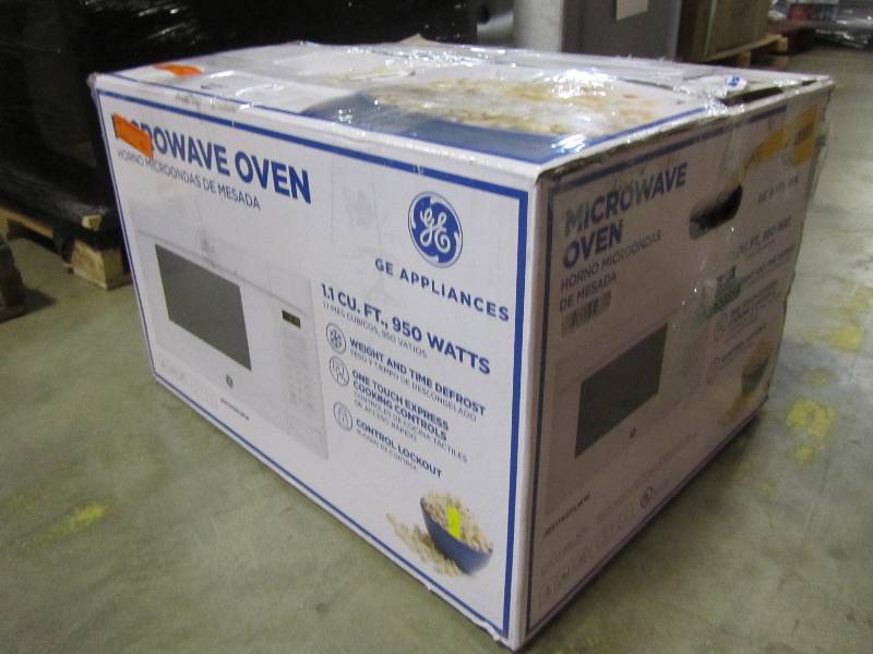 lot 40 image: GE 1.1 cu. ft. Countertop Microwave in White
