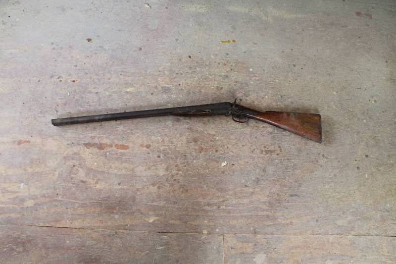 lot 999 image: Double Barrel Shotgun, Black Powder