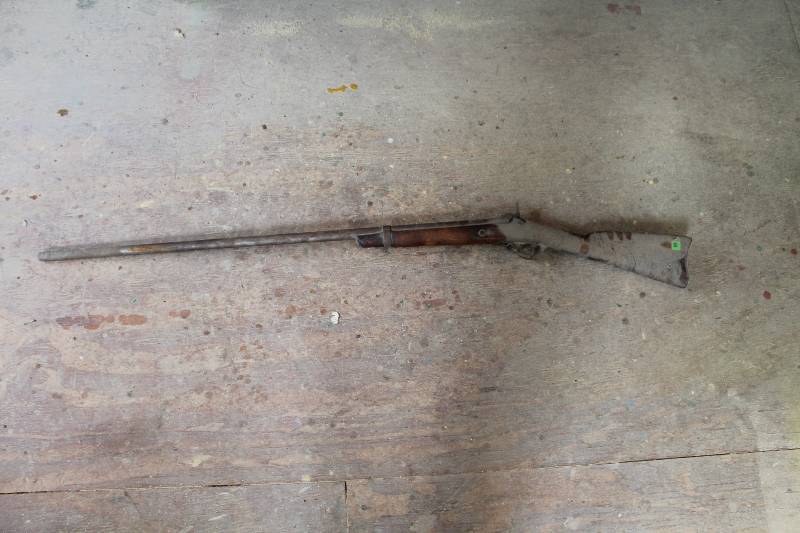 lot 998 image: Single Barrel Shotgun