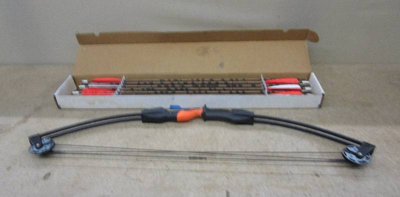 Barnett Banshee Quad Bow and Easton Arrows Nees Tips