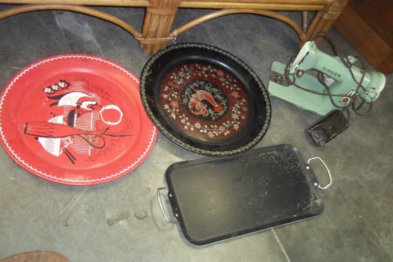 lot 59 image: Vintage serving trays & sewing machine