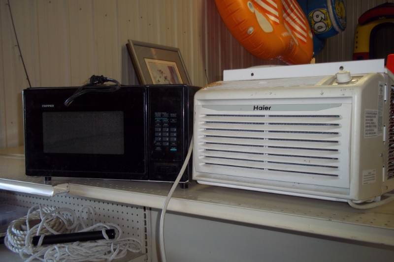 lot 7 image: 5200 BTU Air Conditioner, Microwave