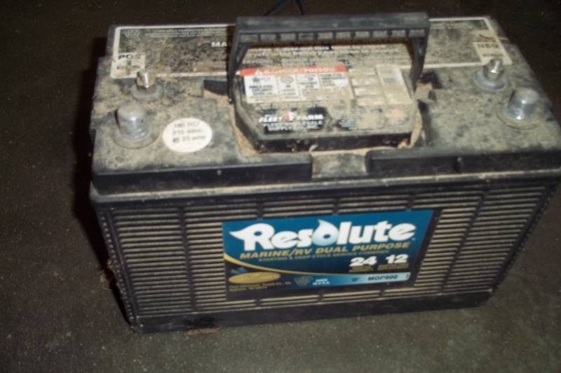 lot 16 image: Deep Cycle Battery. Consigner states battery is good and kept on trickle charger