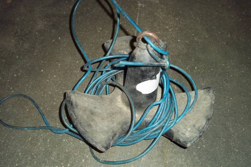 lot 17 image: Anchor with cable