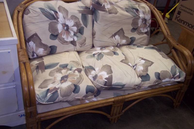 lot 25 image: Wicker love seat