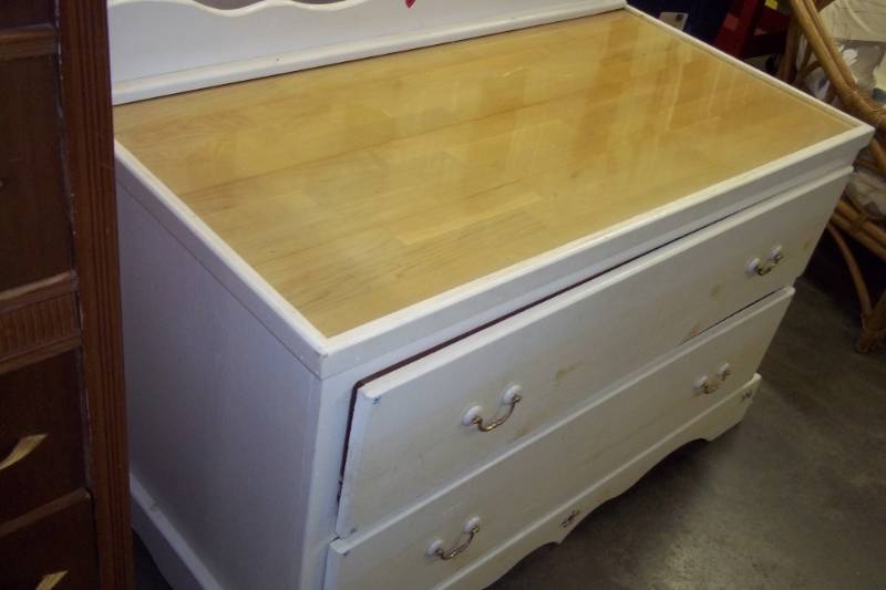 lot 28 image: 2 Drawer dresser with epoxy top