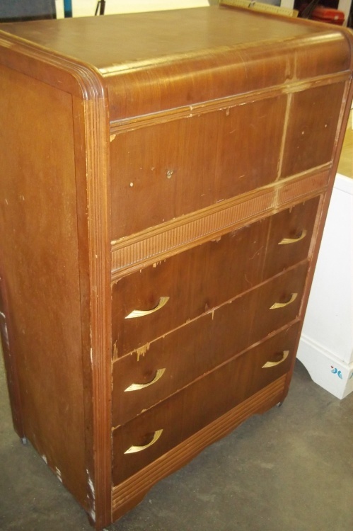 lot 29 image: 4 Drawer dresser
