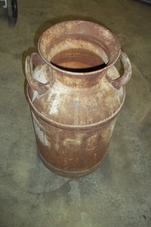 lot 35 image: Cream can