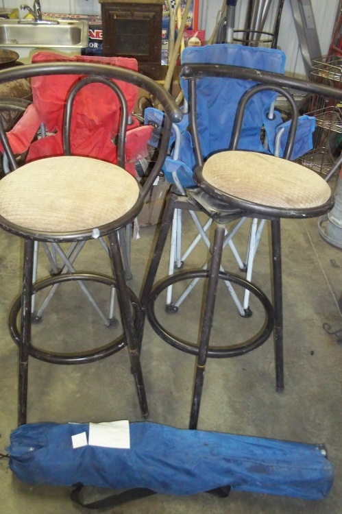 lot 46 image: 2 bar stools and 3 folding chairs