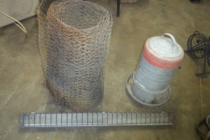lot 47 image: Chicken wire, feeder and waterier
