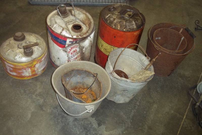 lot 48 image: Misc. cans and buckets