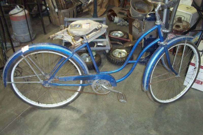 lot 61 image: Vintage  Montgomery Wards Hawthorne bike
