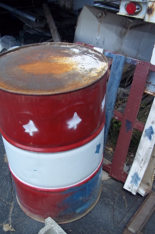 lot 63 image: Rodeo barrel with pallet
