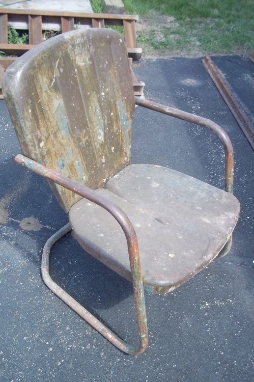 lot 64 image: Vintage lawn chair