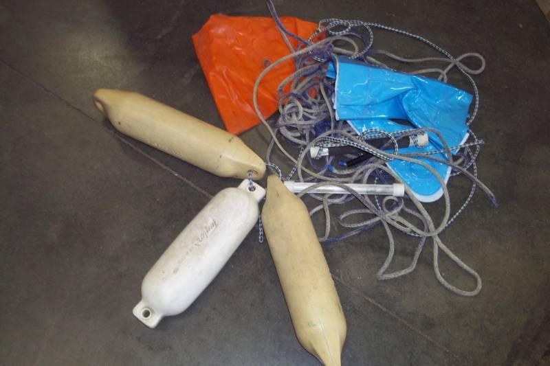 lot 74 image: Boat bumper buoys, ski rope