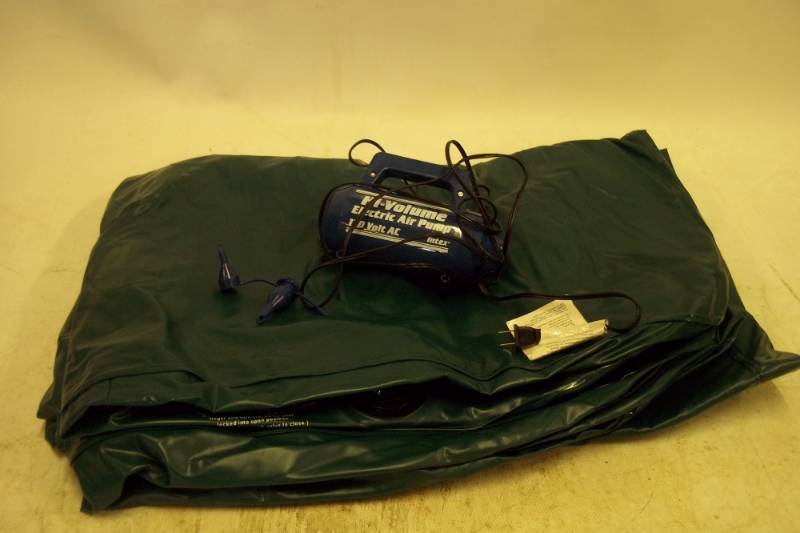 lot 105 image: Air mattress with air pump