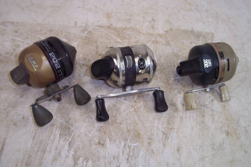 lot 129 image: 3 Fishing Reels